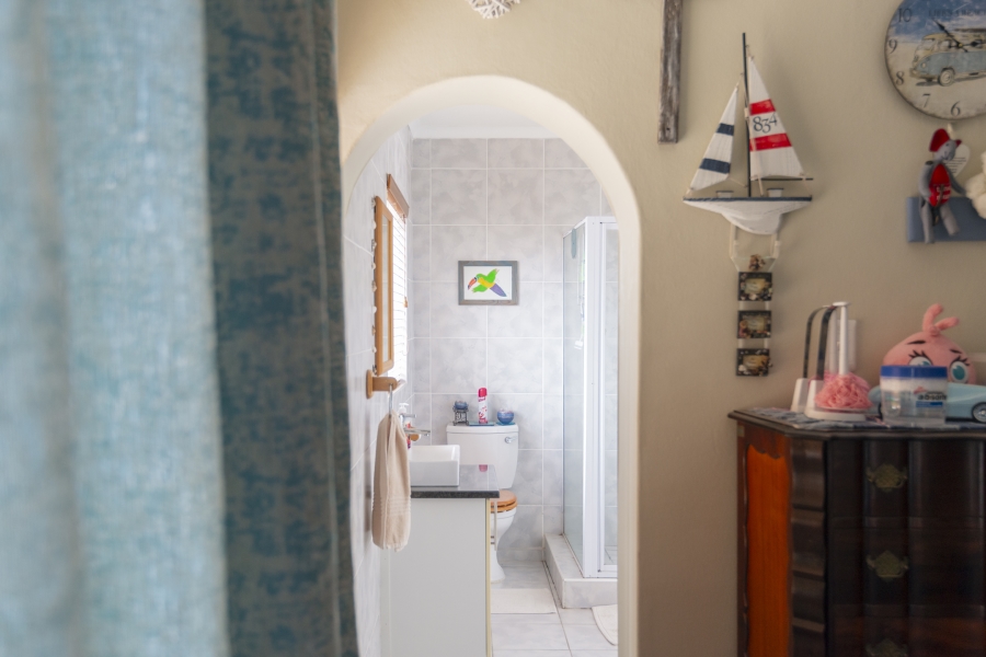 5 Bedroom Property for Sale in Middedorp Western Cape